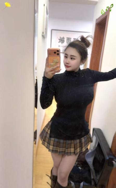 很骚的大胸静静