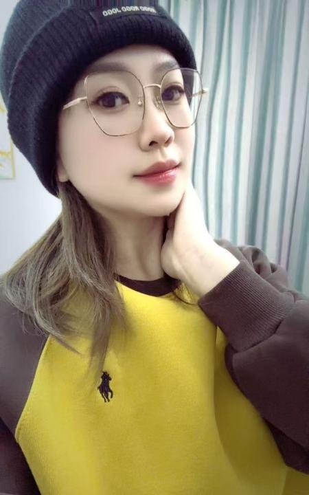 巨骚眼镜姐