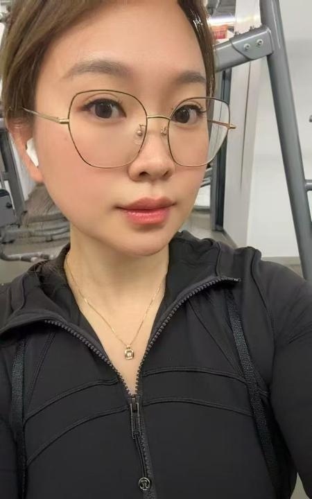 巨骚眼镜姐