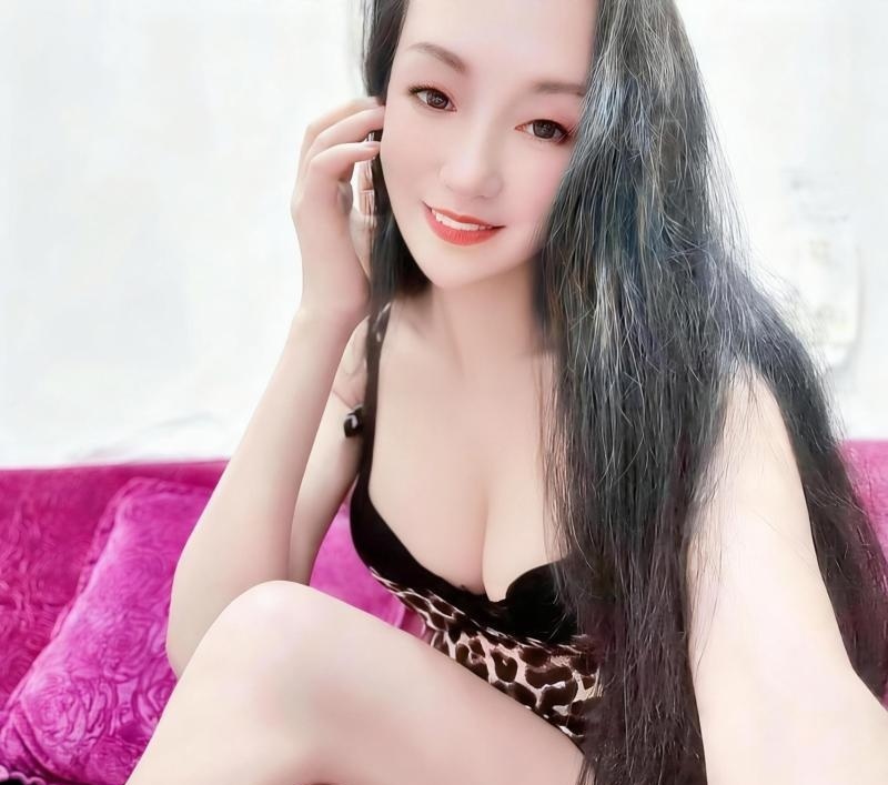 滨江肥臀骚妇美柒