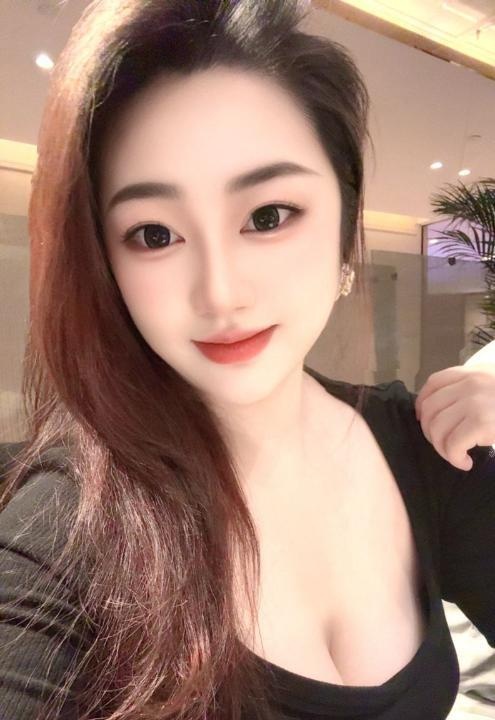 思明美胸蜜桃臀雨衫