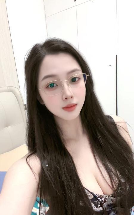 模特反差明媚儿