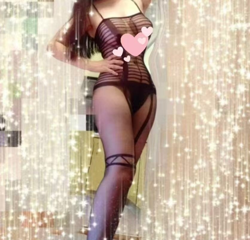 大奶丝足美少妇