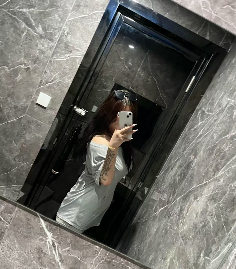 朝阳女友型微胖嫩妹