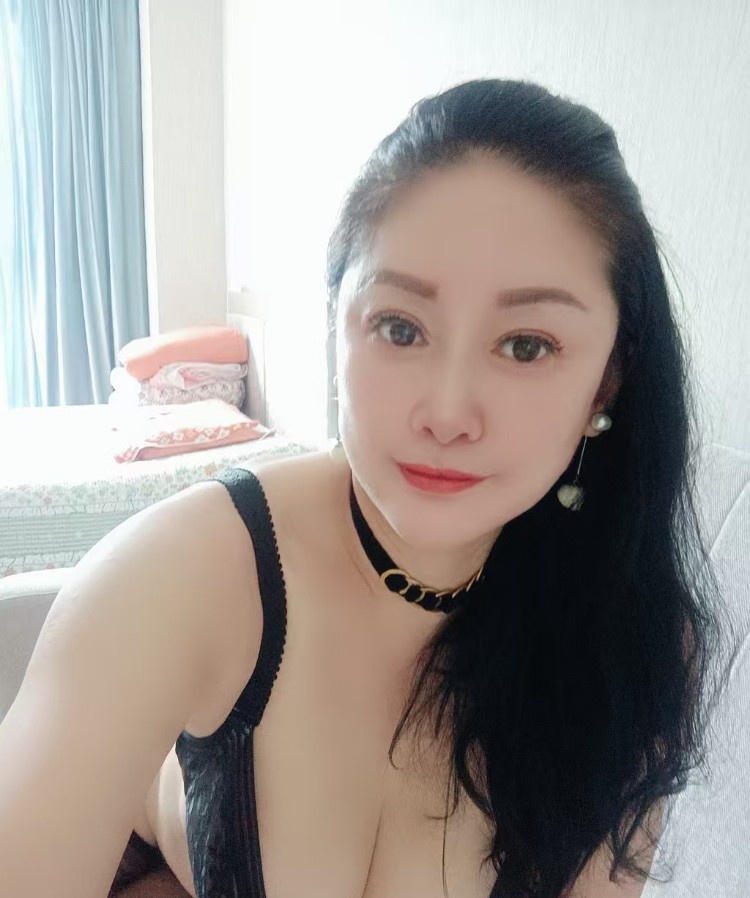 潮喷骚姐姐