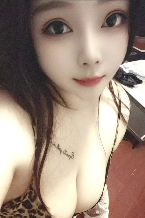 丰乳翘臀小姐姐