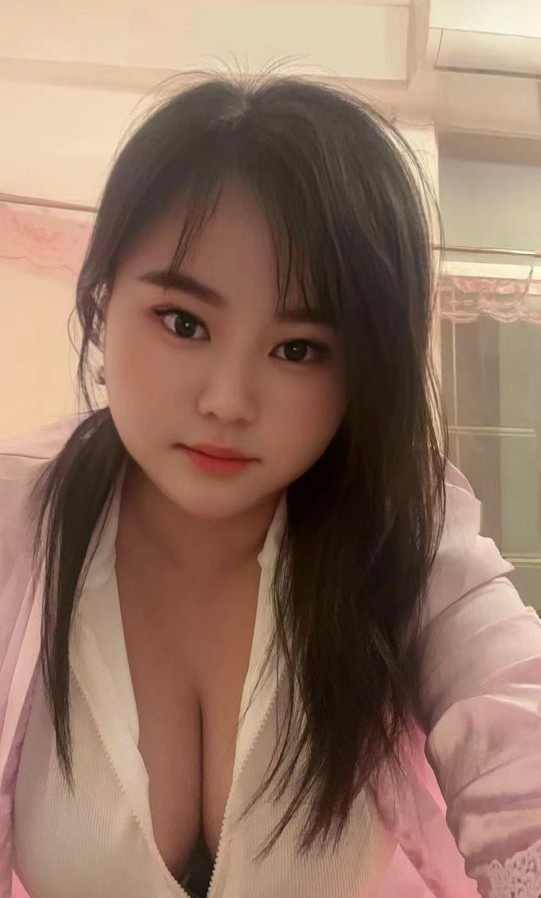 奶子比头还大的少妇