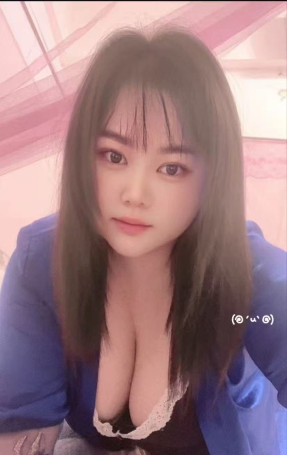 奶子比头还大的少妇