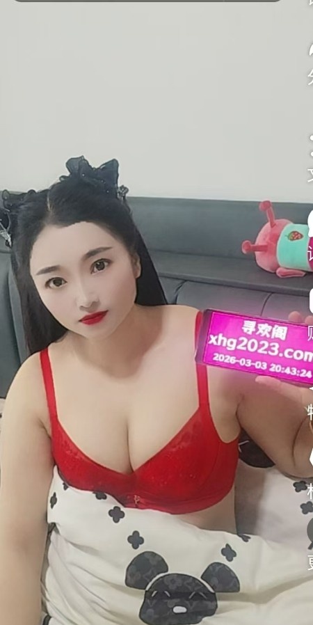 蕾丝连衣裙少妇