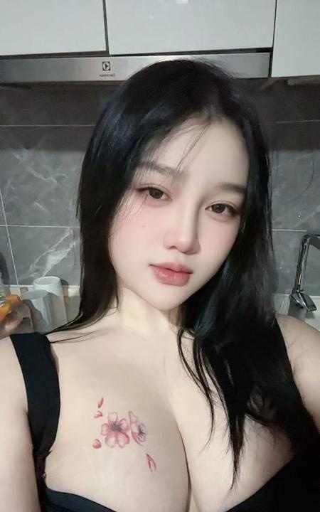 微胖大胸服务型嫩妹