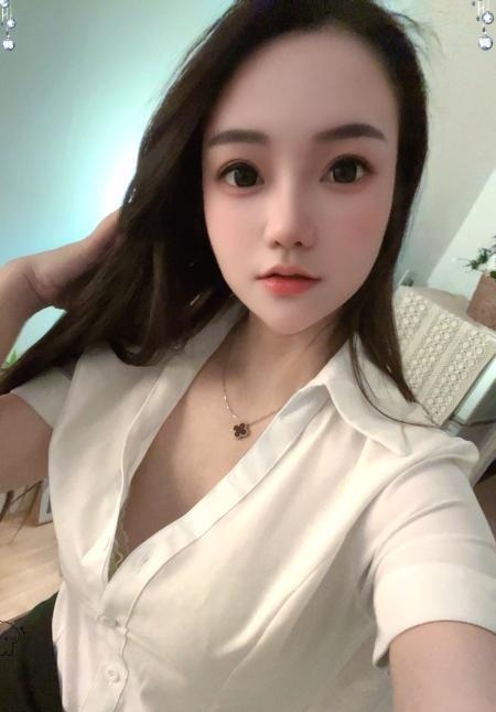 白嫩丰满兼职新人