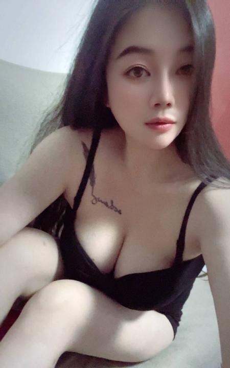 丰乳美少妇