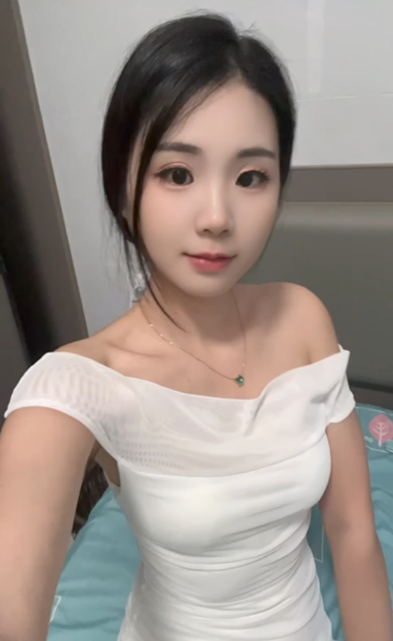 成都气质美胸颖儿