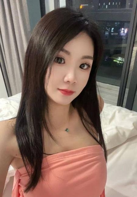 成都气质美胸颖儿