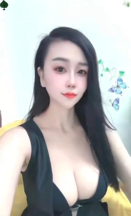 天河美胸翘臀御姐