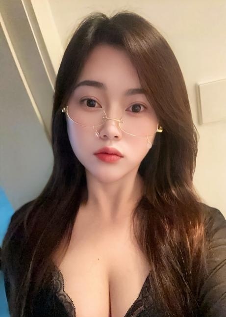 上城骚货大奶眼镜妹