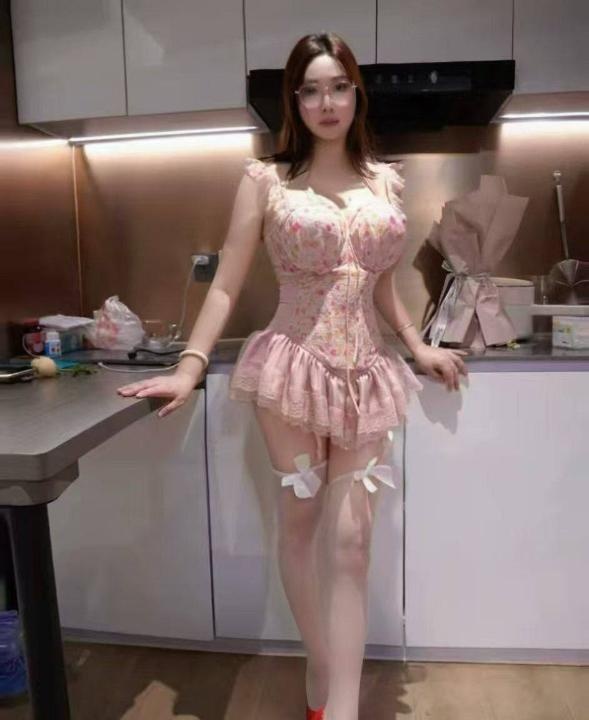 D乳眼镜骚妇