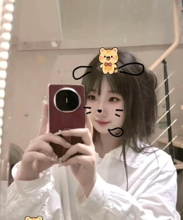 大胸翘臀小萝莉