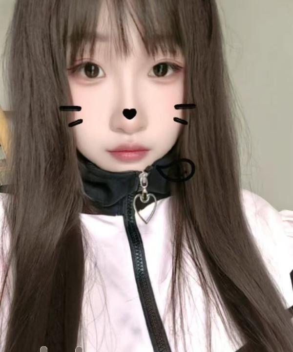 大胸翘臀小萝莉