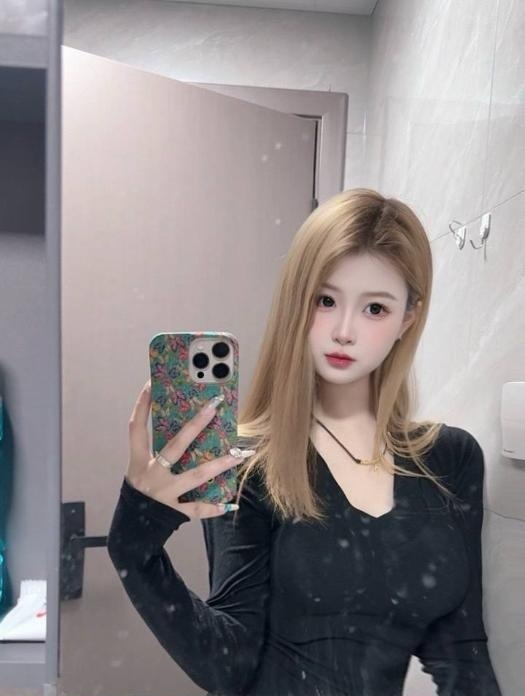 常熟肤白颜值小女友