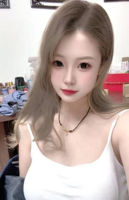 常熟肤白颜值小女友