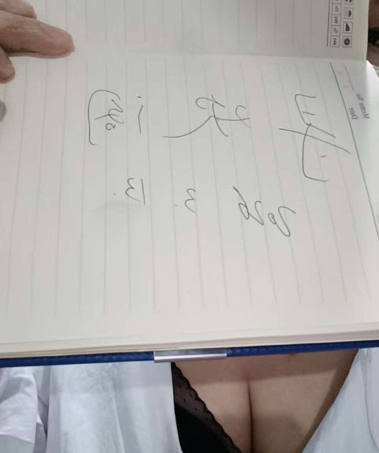 小胡抓龙筋服务女王