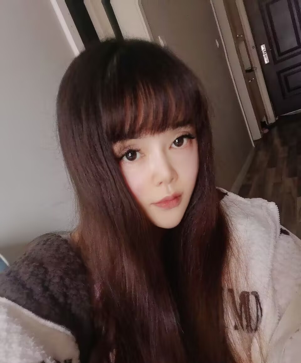 玩弄川妹子爆奶少妇