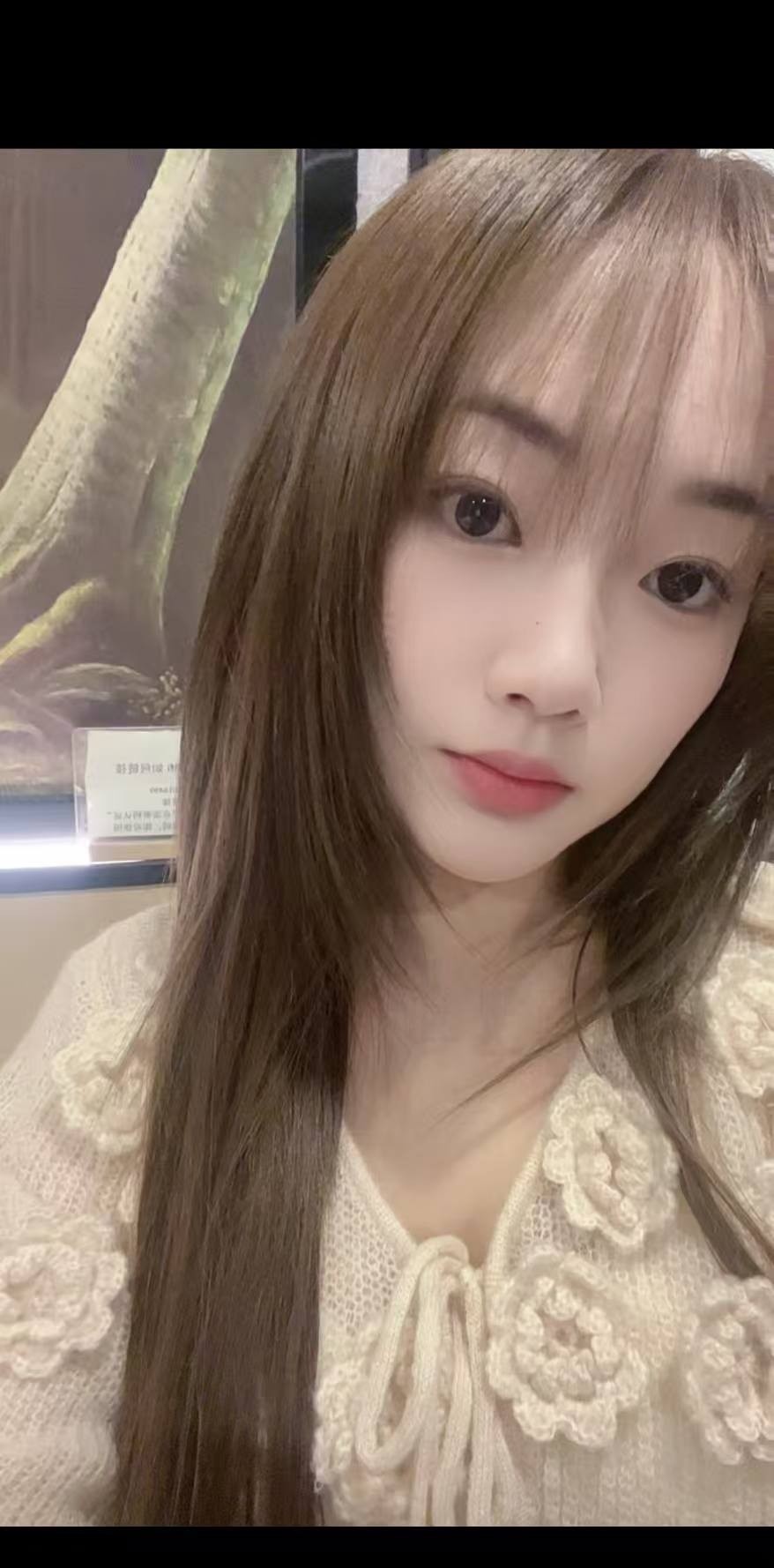 可舌吻小美女