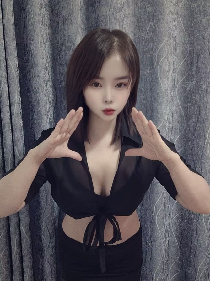 情趣短发骚女郎