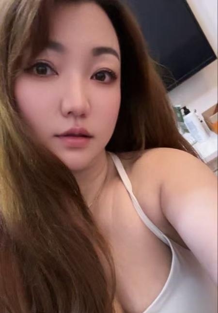 粉鲍罗湖一笑