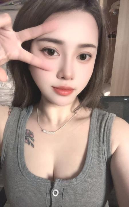皮肤白奶子大颜值妹妹