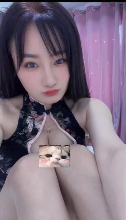 制服大胸小姐姐