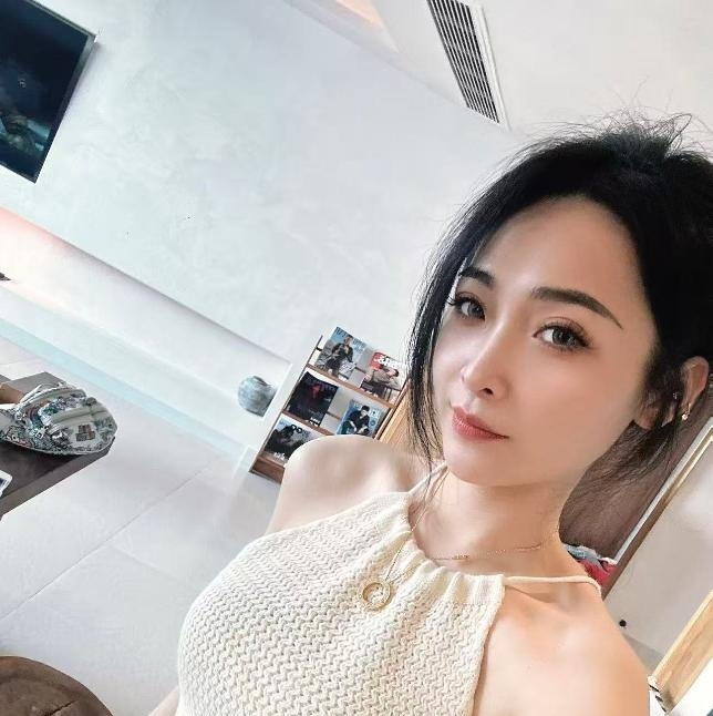 妖艳口爆御姐