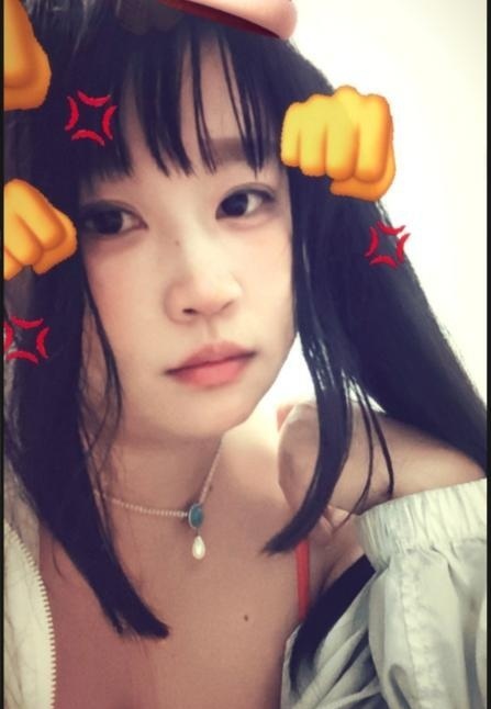 可舌吻E乳妹子