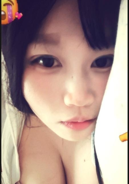 可舌吻E乳妹子