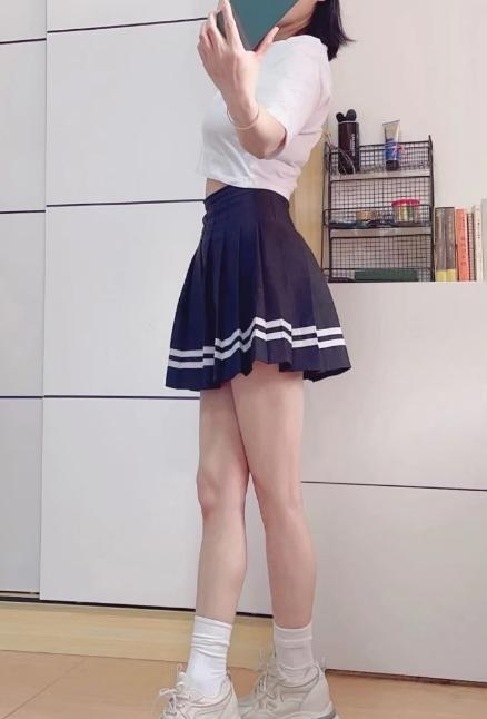 白云颜值女友依依
