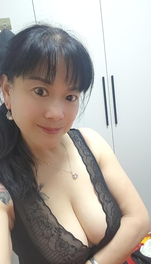 紧身成熟美女