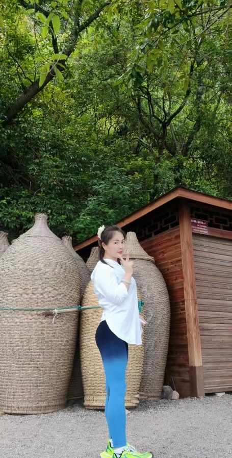 风骚喷水大屁股少妇
