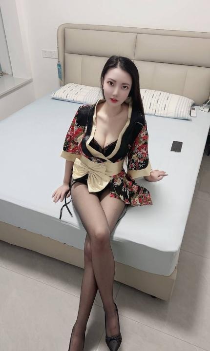 宜宾黑丝美腿骚女柠柠
