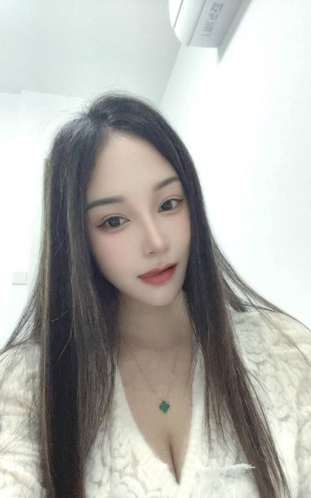 东站美胸珊珊