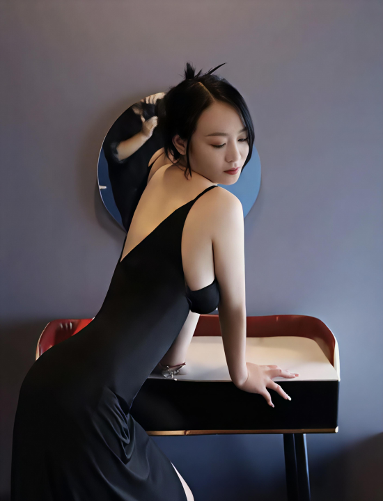海珠丰满巨乳露露