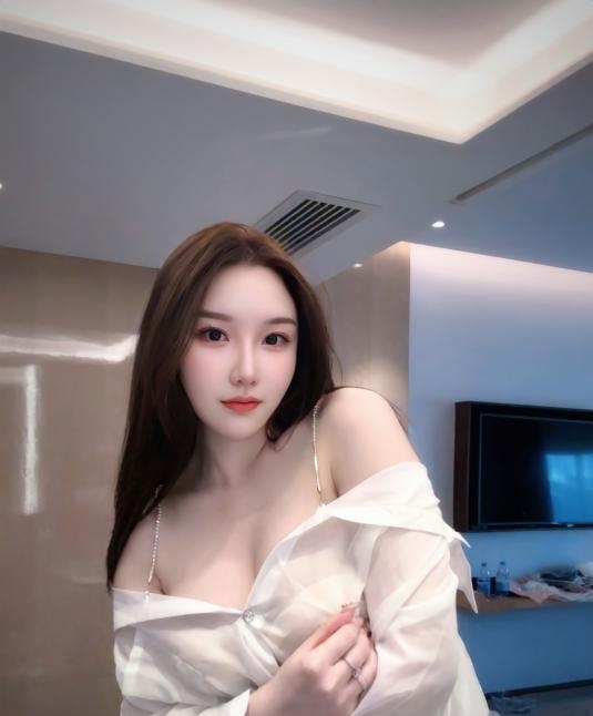 大胸骚骚妹