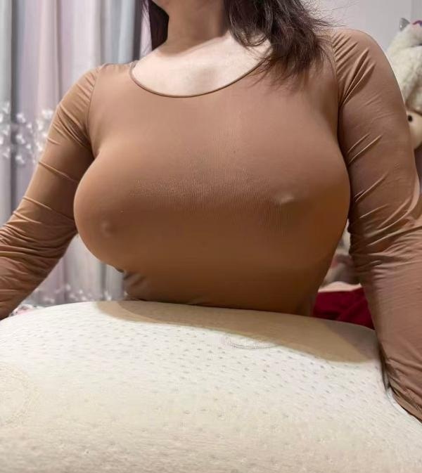闵行可三通G奶大胸女