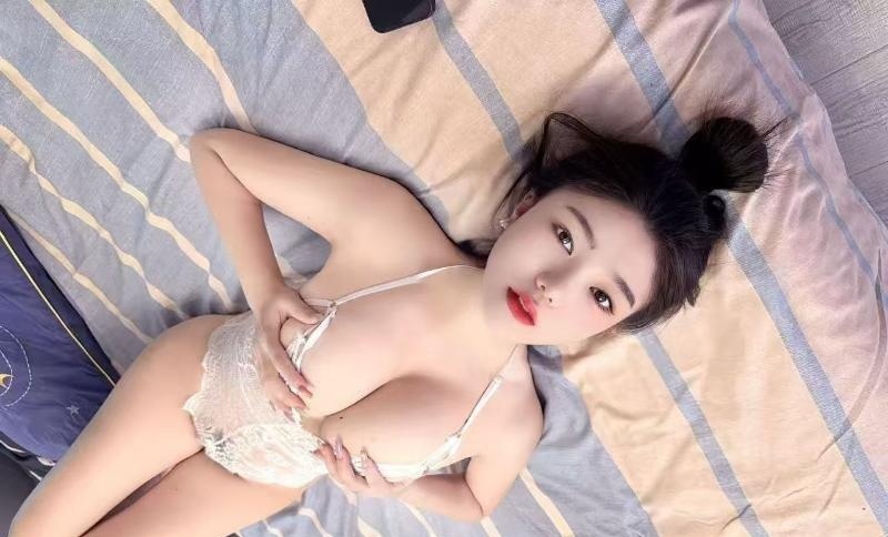 肤白大胸风骚妹子欣儿