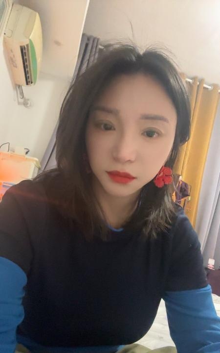 大胸眼镜骚妇