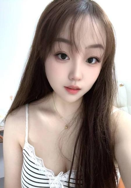 蜀山雪白大胸妹子