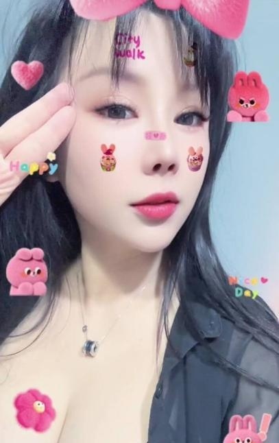 龙华大胸小白
