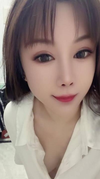龙华大胸小白