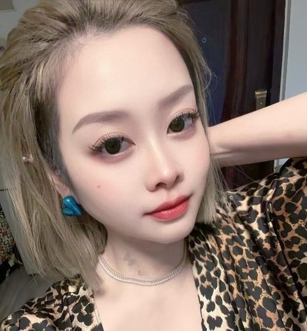 武侯娇小翘臀奶糖