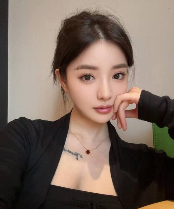 黑丝情趣美女御姐